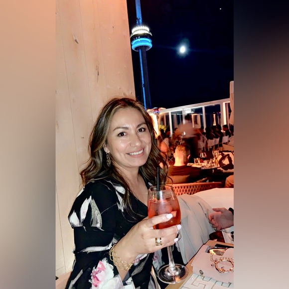 Meet your Posher, Reg 2 Red Store! - Picture 4 of 4